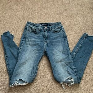 “Hollister”: high rise super skinny(classic stretch)